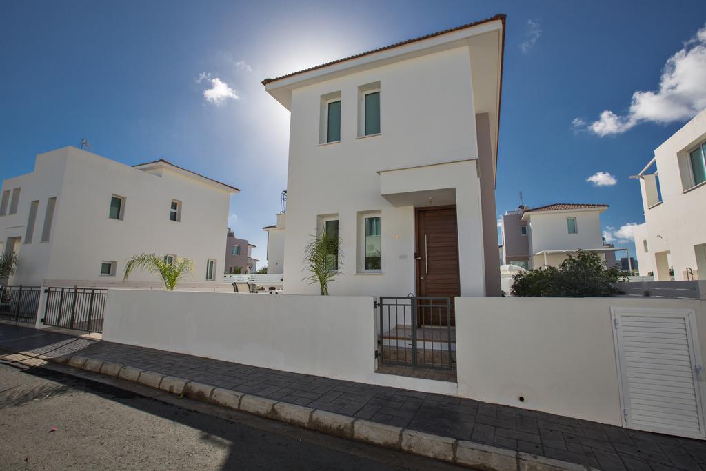 Avra Villas Paralímni Chambre photo
