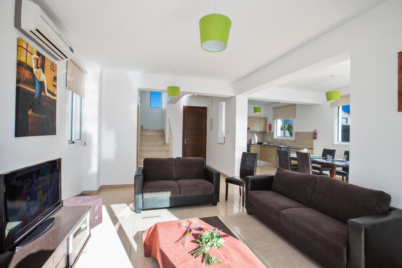 Avra Villas Paralímni Extérieur photo