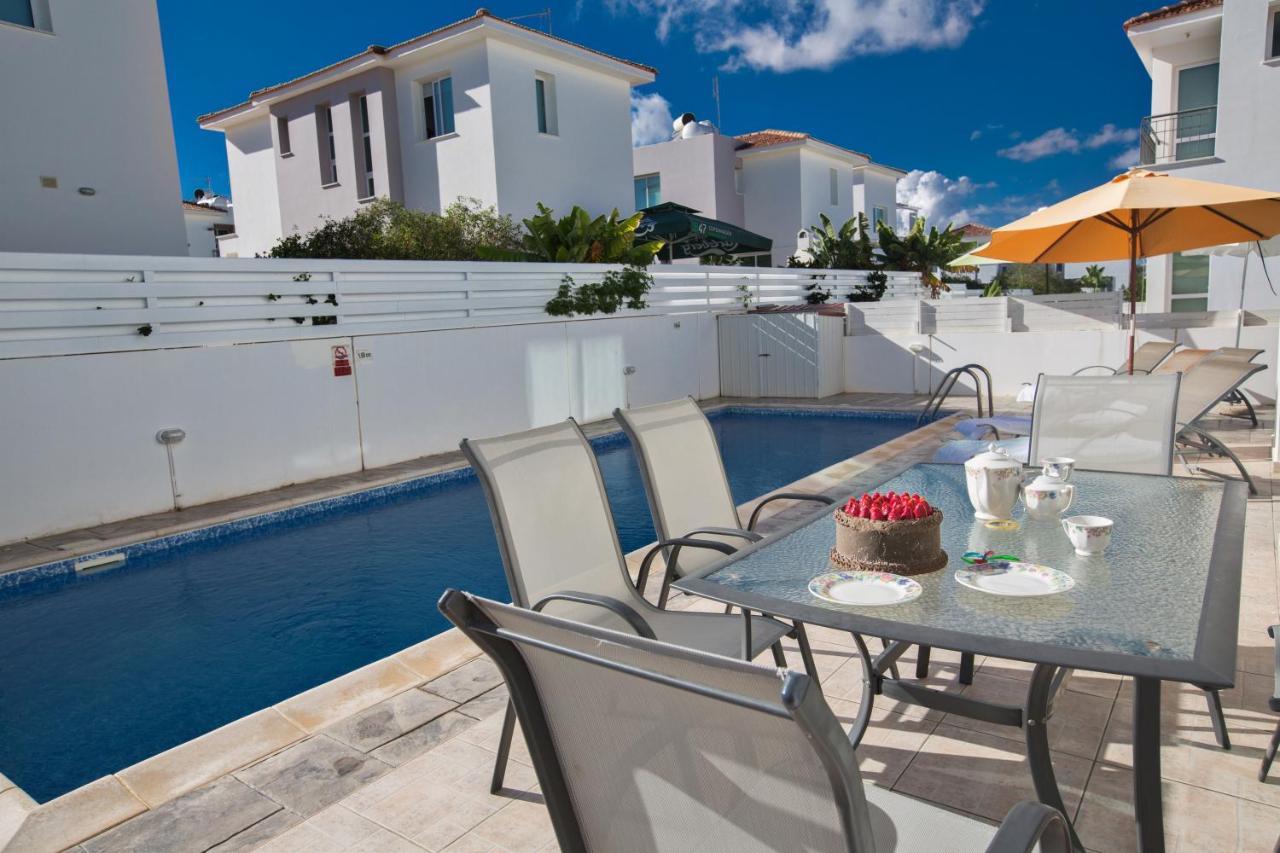 Avra Villas Paralímni Extérieur photo